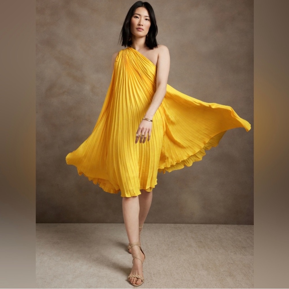 NWT Banana republic yellow radiant pleated one shoulder dress